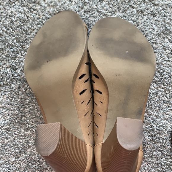 Tan open toe heels - Picture 5 of 5